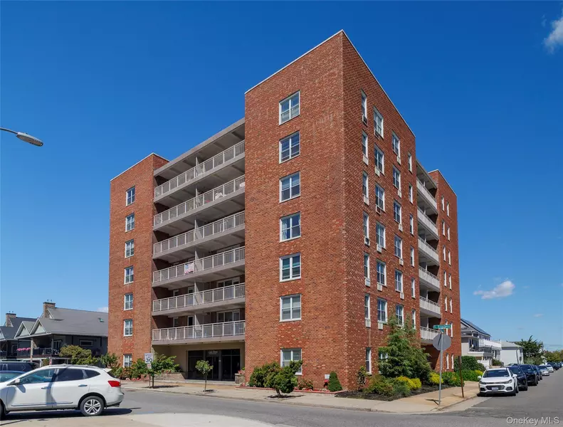 855 E Broadway #PHB, Long Beach, NY 11561