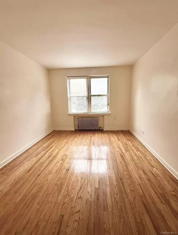 Kew Garden Hills, NY 11367,141-42 78 AVE #1F