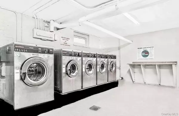 Kew Garden Hills, NY 11367,141-42 78 AVE #1F