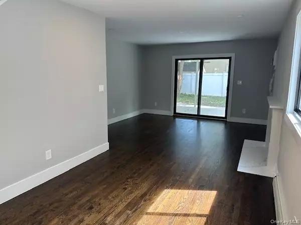 Port Washington, NY 11050,14 Pequot AVE #B