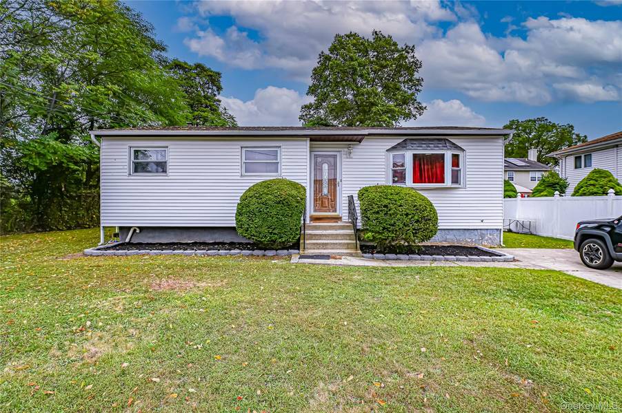 20 Lupidia ST, Amityville, NY 11701