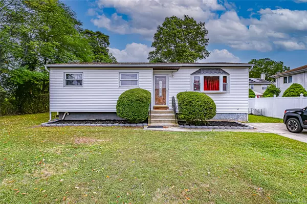 20 Lupidia ST, Amityville, NY 11701
