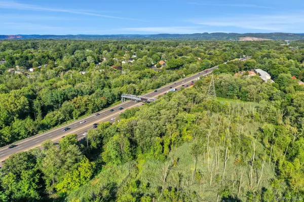 Nanuet, NY 10954,56 Dykes Park RD