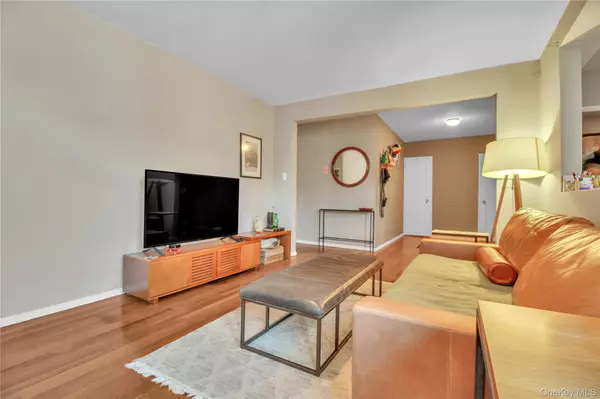 Jackson Heights, NY 11372,3540 75th Street #5B