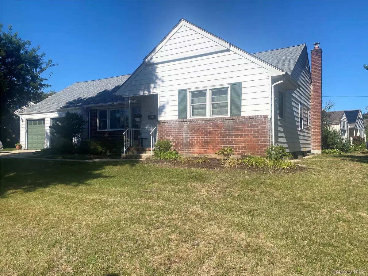 Wantagh, NY 11793,3737 Maxwell DR