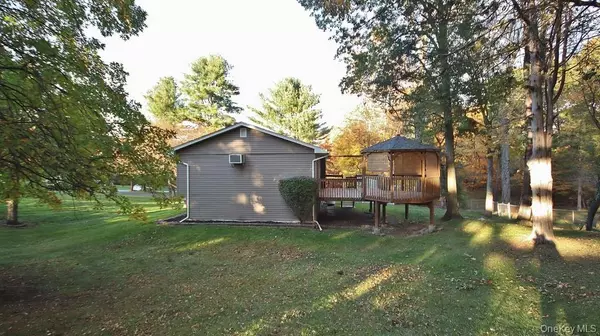 Chester, NY 10918,11 Lakeview DR