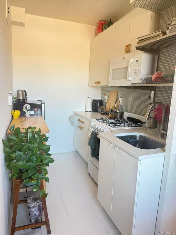 Rego Park, NY 11374,6434 102nd ST #9F