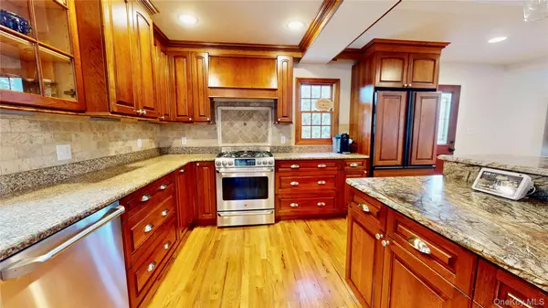 Pearl River, NY 10965,87 Pinto RD