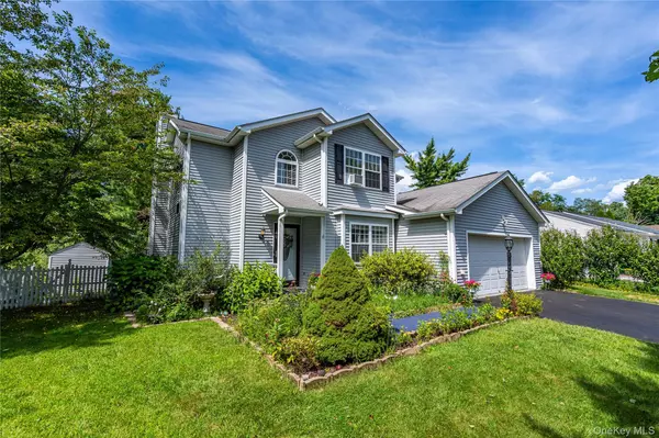Poughkeepsie, NY 12603,7 Pearlbush Ln