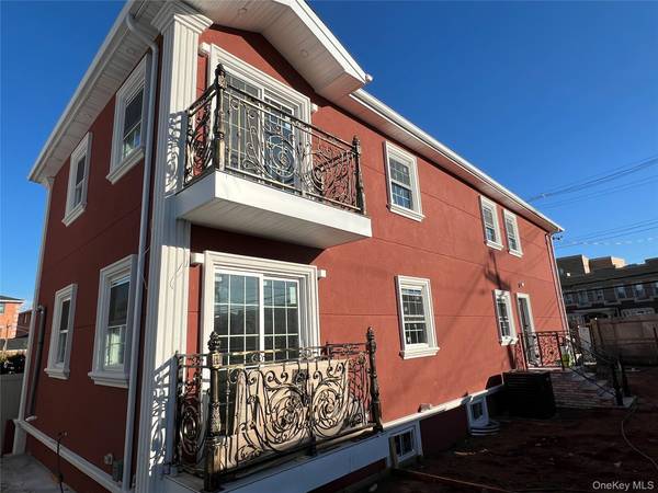 Ozone Park, NY 11417,98-29 Albert RD