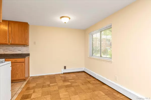 Farmingdale, NY 11735,82 Jervis AVE #82