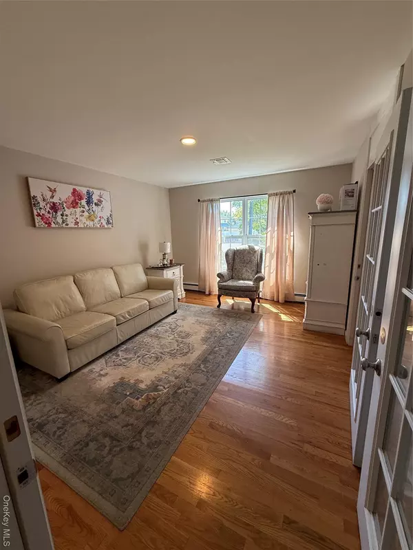 Bay Shore, NY 11706,5 Evans PL