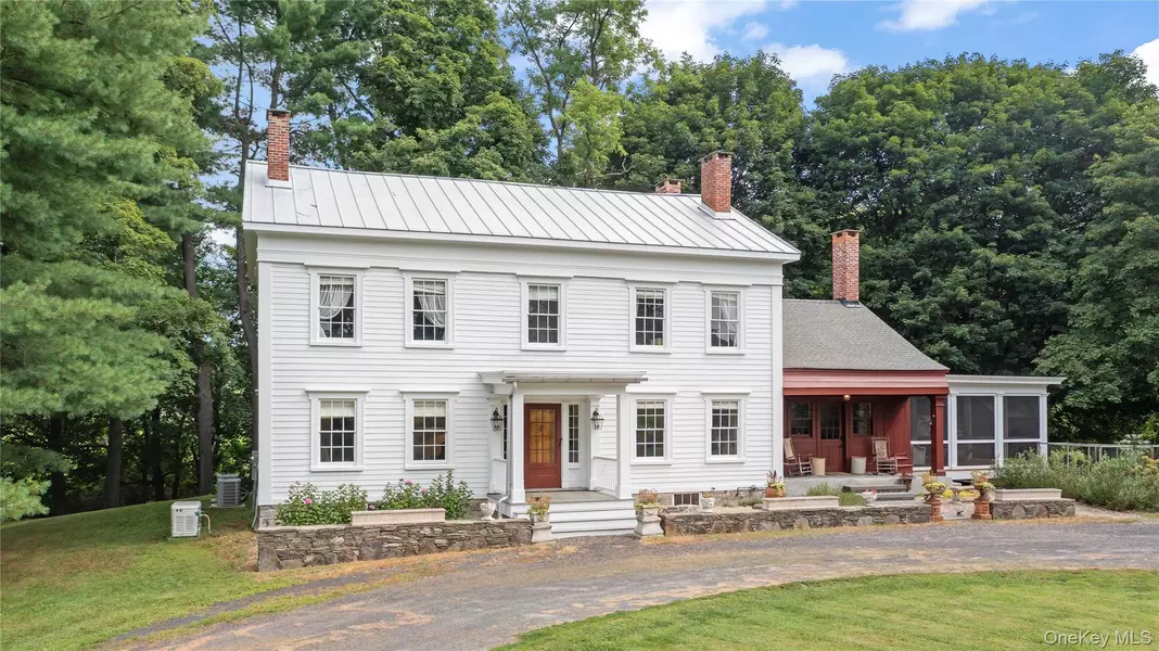 36 Market LN, Clinton Corners, NY 12514