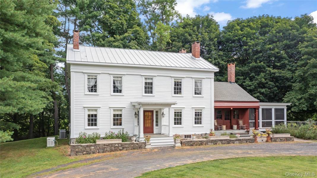 36 Market LN, Clinton Corners, NY 12514