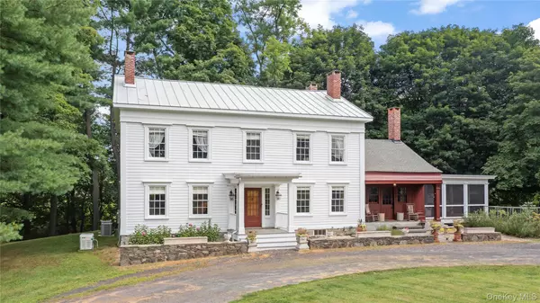 36 Market LN, Clinton Corners, NY 12514