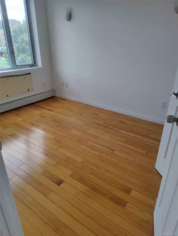 Flushing, NY 11354,13621 Latimer PL #3K