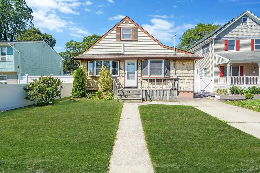 245 Waldo ST, Copiague, NY 11726