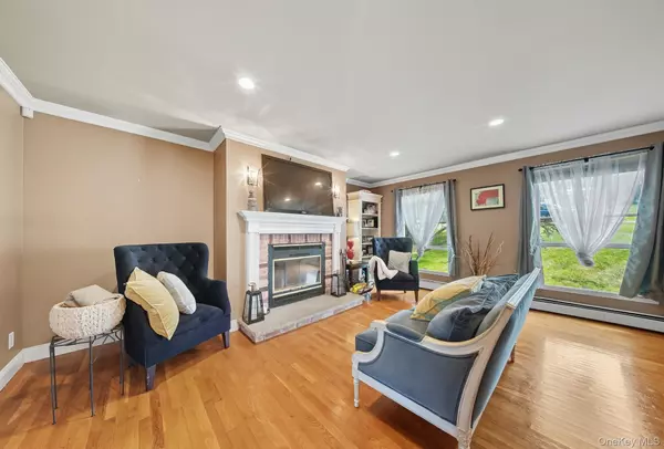 Chester, NY 10918,2 Dawn CT