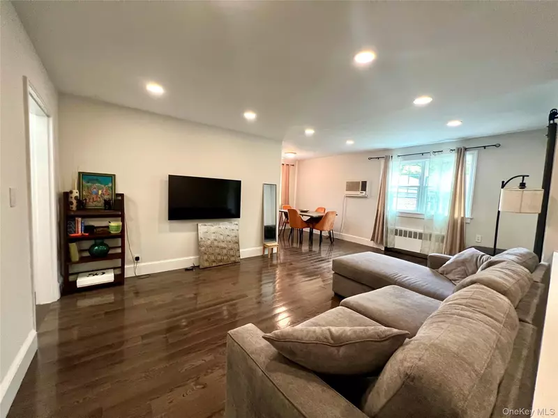 224-33 Kingsbury AVE #B, Oakland Gardens, NY 11364