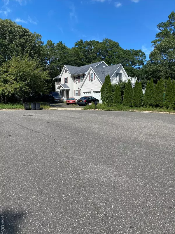 11 Park AVE, Brookhaven, NY 11784