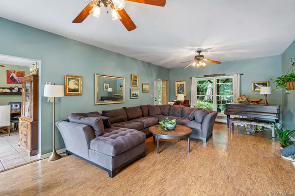 Pine Bush, NY 12566,7 Van Keuren AVE