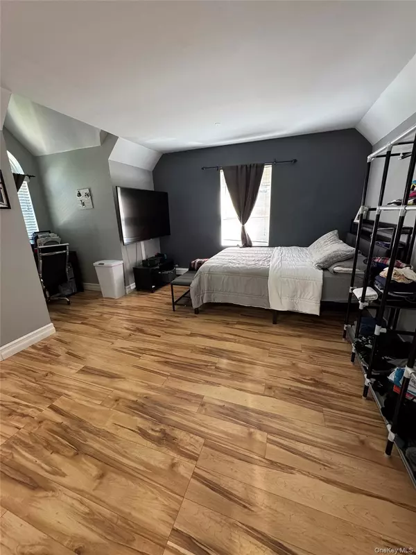 Mastic, NY 11950,42A Wills AVE