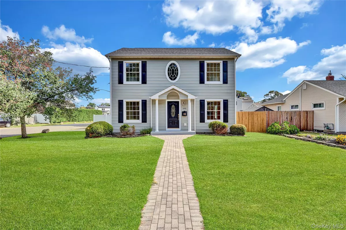 Oakdale, NY 11769,695 Montauk HWY