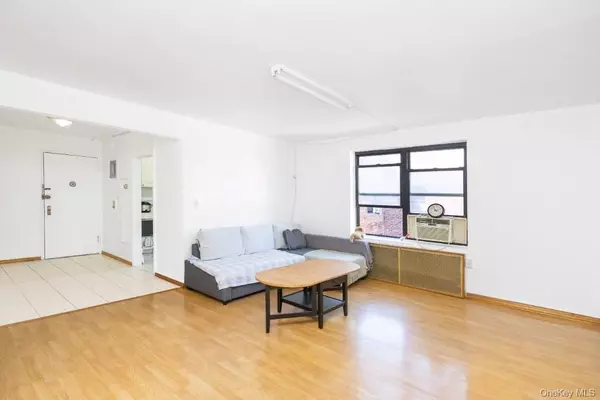 Elmhurst, NY 11373,44-25 Macnish ST ##6D