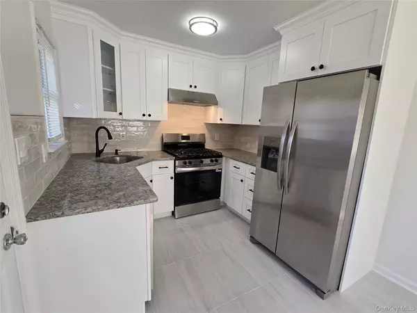 Mineola, NY 11501,153 Barwick BLVD