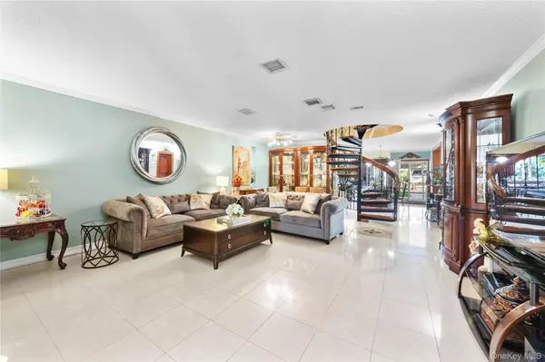 Howard Beach, NY 11414,160-12 95th ST