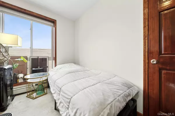 Elmhurst, NY 11373,7425 43rd AVE #3A