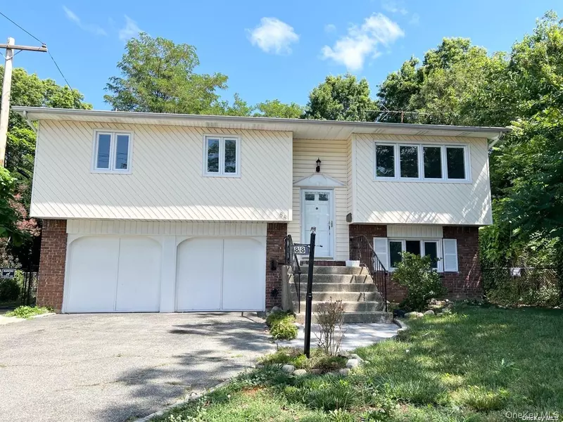 88 Stewart AVE, Hicksville, NY 11801
