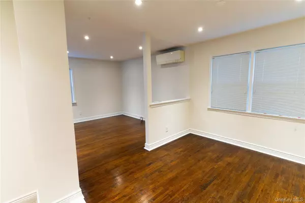 Howard Beach, NY 11414,95-19 160th AVE