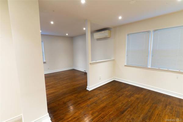 Howard Beach, NY 11414,95-19 160th AVE