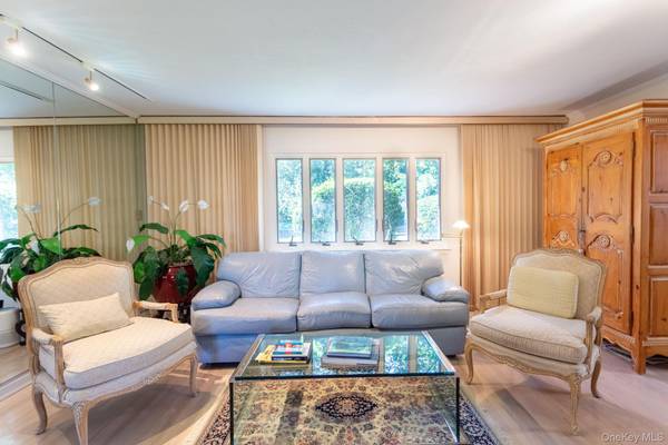 Bellerose Manor, NY 11427,80-37 230th ST