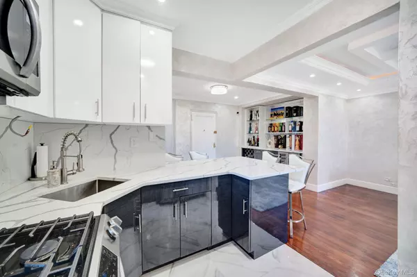 Briarwood, NY 11435,139-21 85th DR #5B