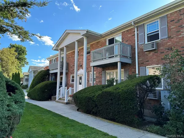 145 Fairharbor DR #145, Patchogue, NY 11772