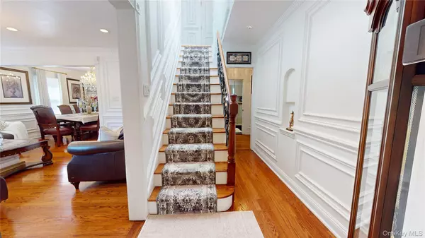 New Hyde Park, NY 11040,14 Plymouth ST