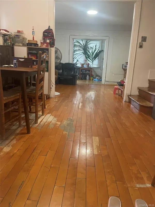 Corona, NY 11368,97-07 55th AVE