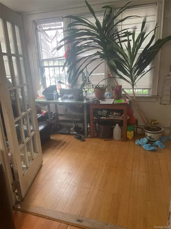 Corona, NY 11368,97-07 55th AVE