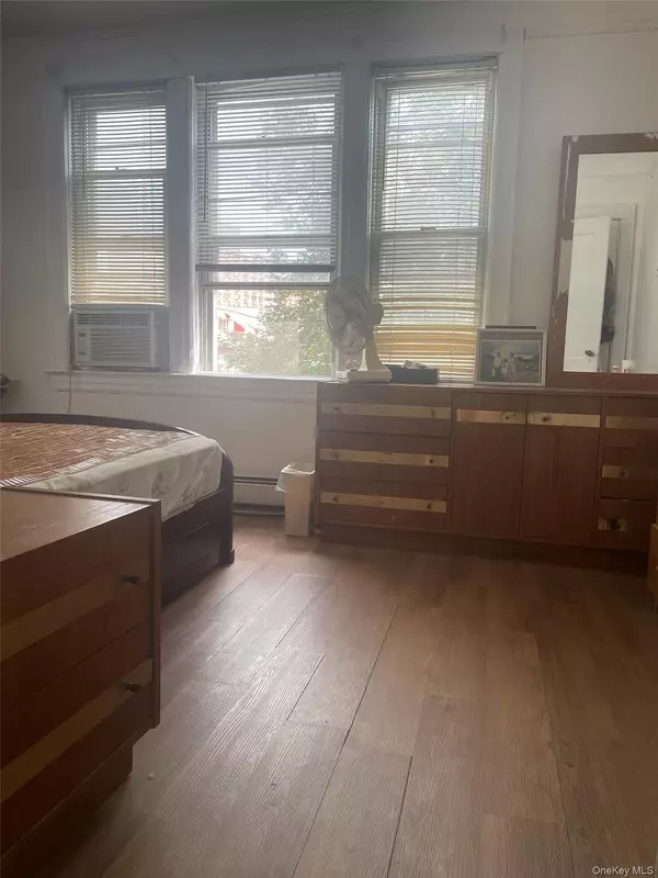 Corona, NY 11368,97-07 55th AVE