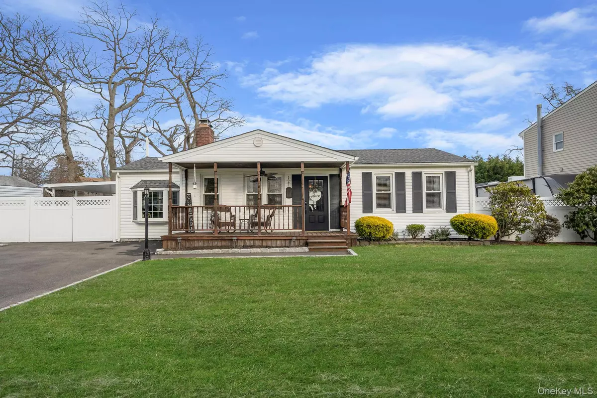 West Babylon, NY 11704,121 Plymouth ST