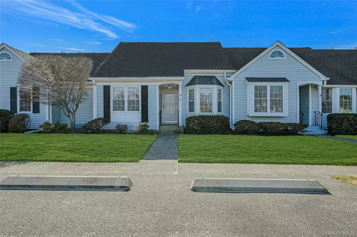 Southold, NY 11971,2555 Youngs AVE #11D