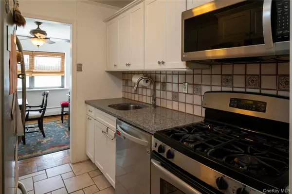 Mount Kisco, NY 10549,200 Diplomat DR #8B