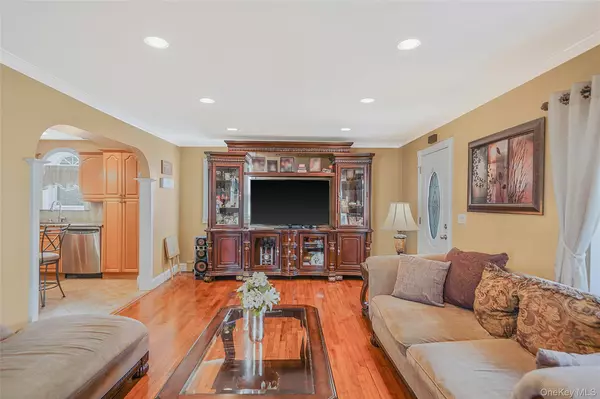 Lindenhurst, NY 11757,546 S Walnut ST