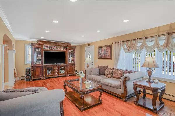Lindenhurst, NY 11757,546 S Walnut ST