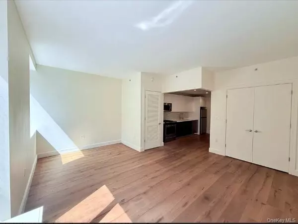 25-21 43rd AVE, Long Island City, NY 11101