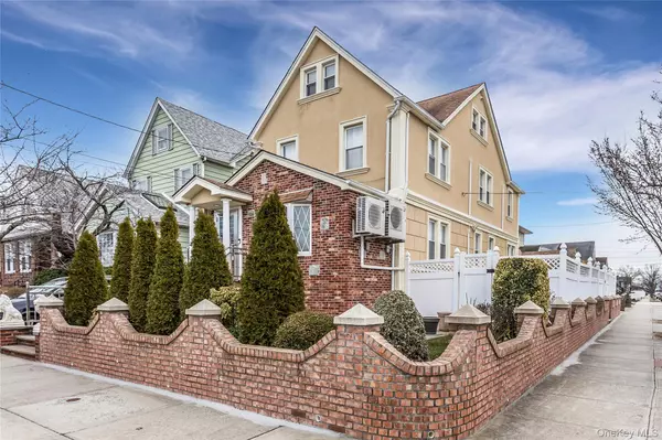 Howard Beach, NY 11414,98-02 161st AVE