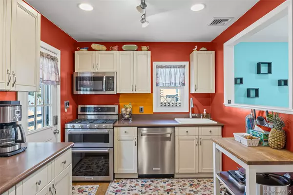 Plainview, NY 11803,10 Nassau AVE