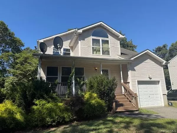 134 W Yaphank RD, Coram, NY 11727